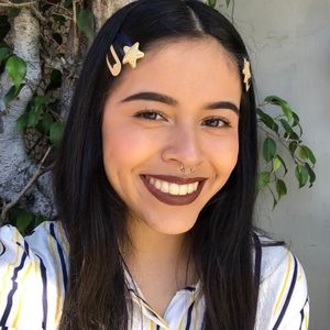 Meet your Posher, Maya